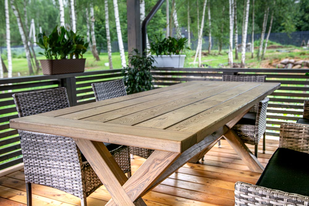 Обеденный стол из дуба «Мечта дачника»