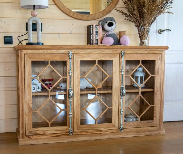 дубовый комод с кремонами