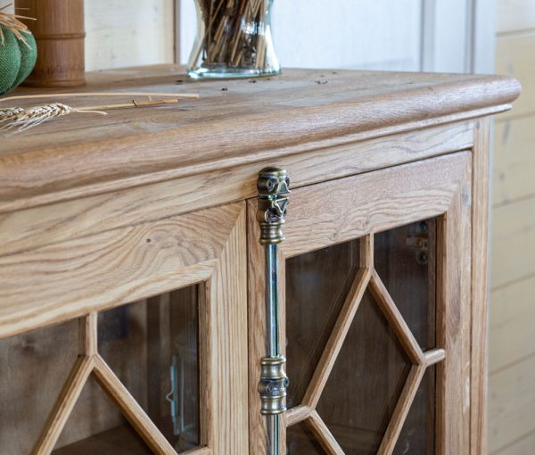 дубовый комод с кремонами