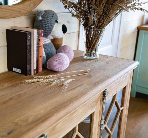 дубовый комод с кремонами