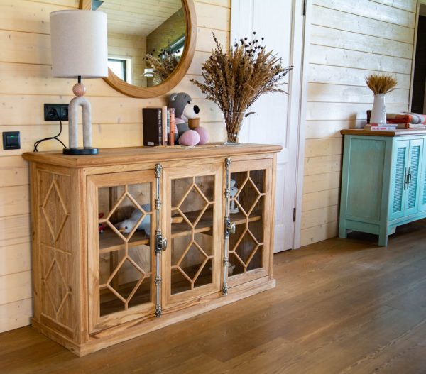 дубовый комод с кремонами