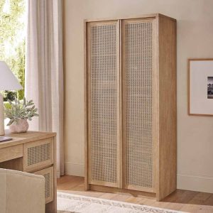 Большой шкаф из ясеня с ротангом