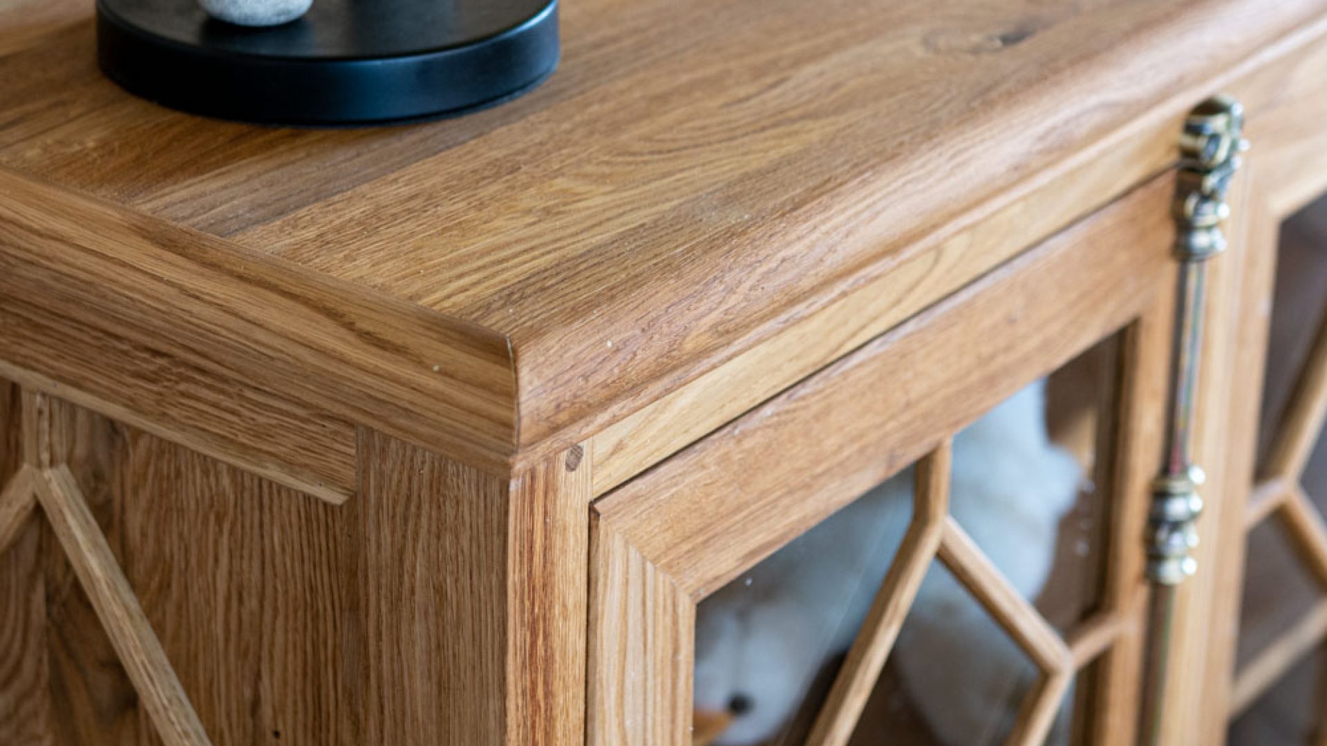 дубовый комод с кремонами